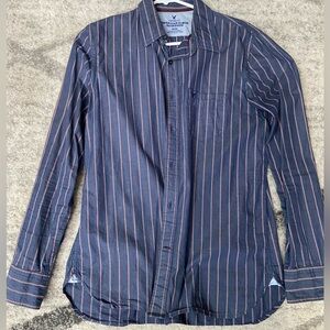 M American Eagle Button Down